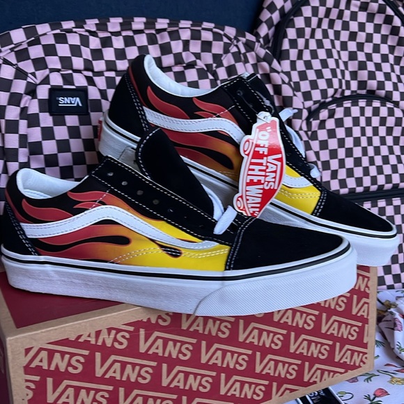 Vans WMNS Old Skool
(Flame)Black/Black/Tr Wht
VN0A38G1PHN
Sneakers - Picture 6 of 16